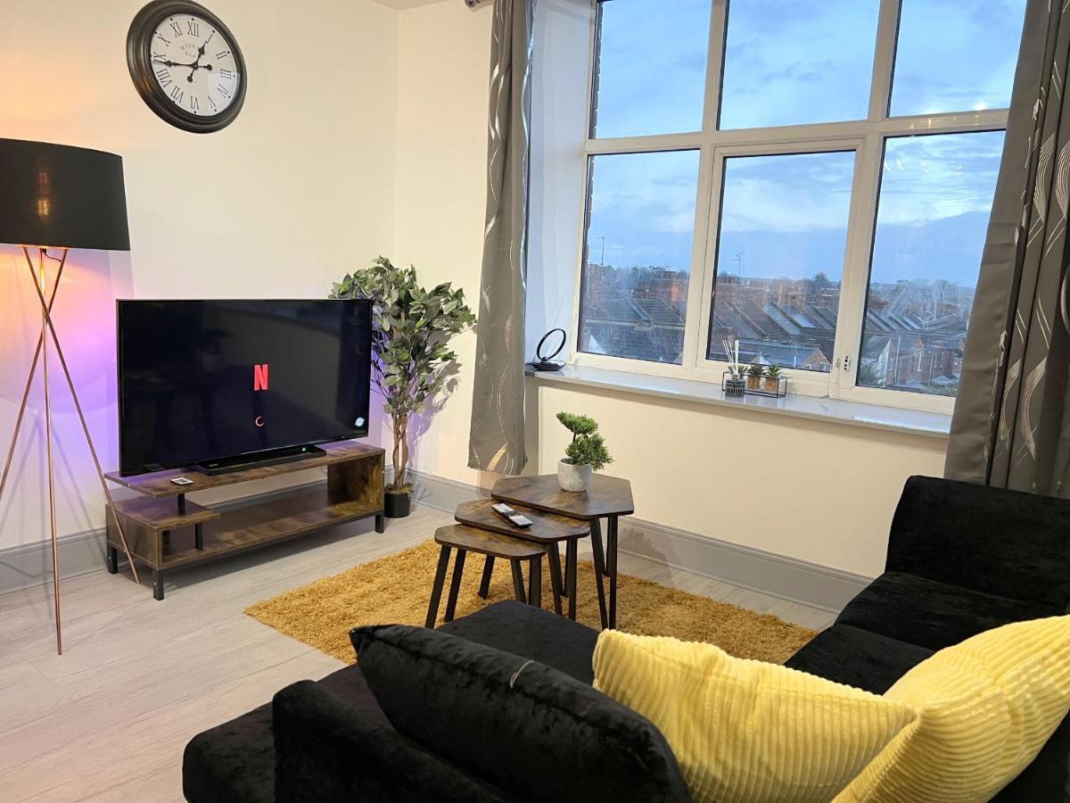 New Two Bedroom Premium - Skylight - Town Centre Apartment Northampton
