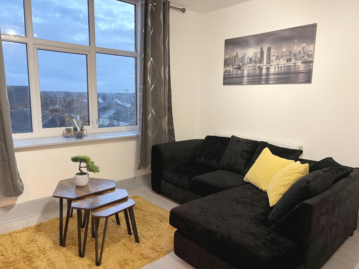 New Two Bedroom Premium - Skylight - Town Centre Apartment Northampton