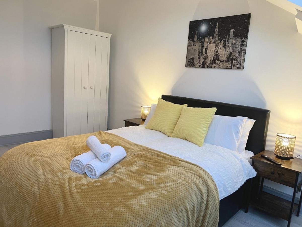 New Two Bedroom Premium - Skylight - Town Centre Apartment
