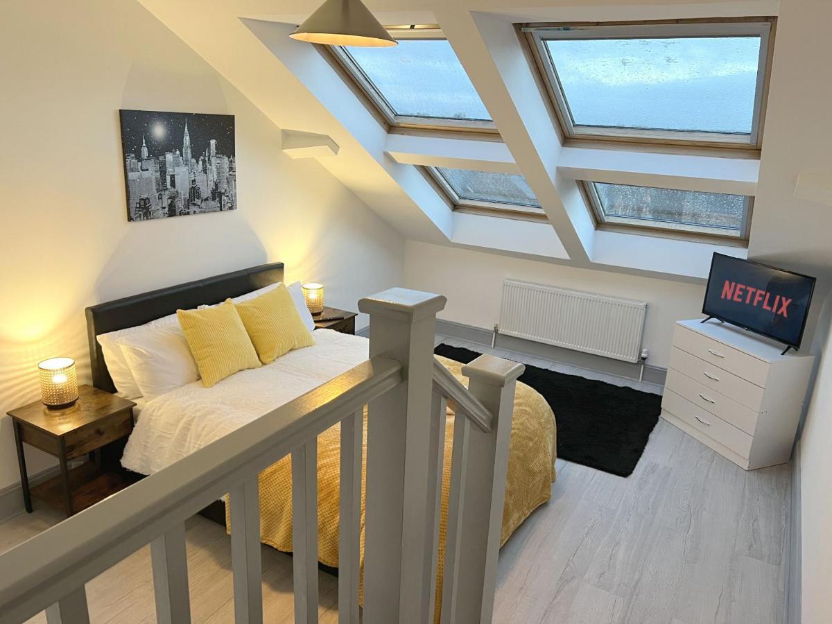 New Two Bedroom Premium - Skylight - Town Centre *