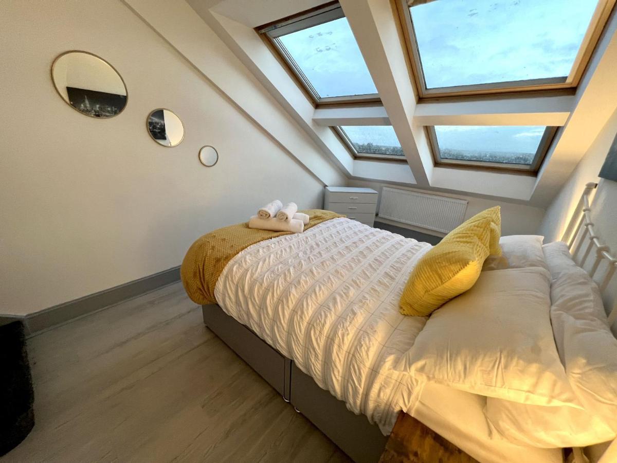 New Two Bedroom Premium - Skylight - Town Centre *