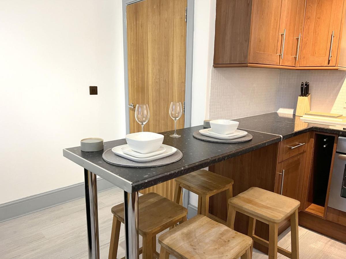 New Two Bedroom Premium - Skylight - Town Centre Apartment *